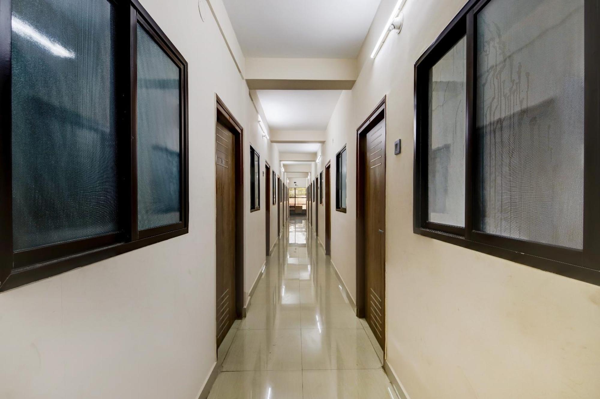 Spot On 73621 Srinivasa Boarding And Lodging Jalahalli Экстерьер фото